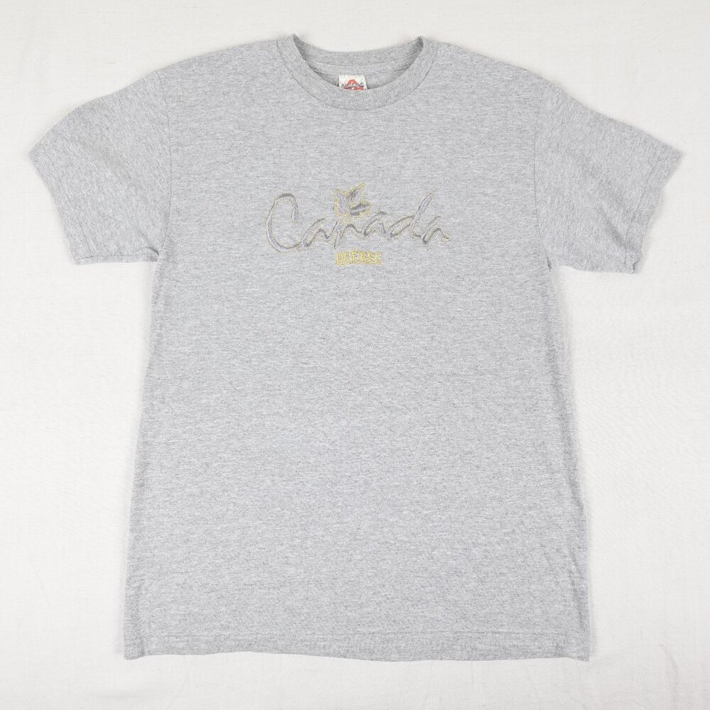 Quebec Canada Embroidered Maple Leaf Tee Shirt Size Medium